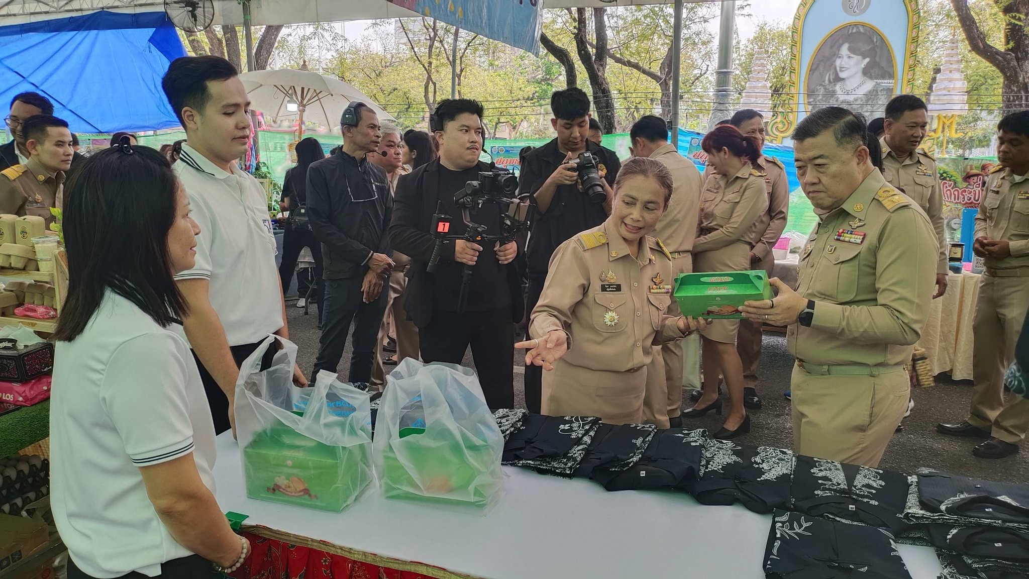 title - ส.ป.ก.สตูล ร่วมออกร้านจำหน่ายสินค้าเนื่องในวันคล้ายวันสถาปนา ส.ป.ก. ครบรอบ 51 ปี ณ ส.ป.ก. ถนนราชดำเนินนอก กทม.